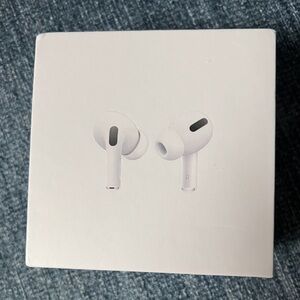 Apple Airpods Pro 1st Generation with Wireless Charging Case
